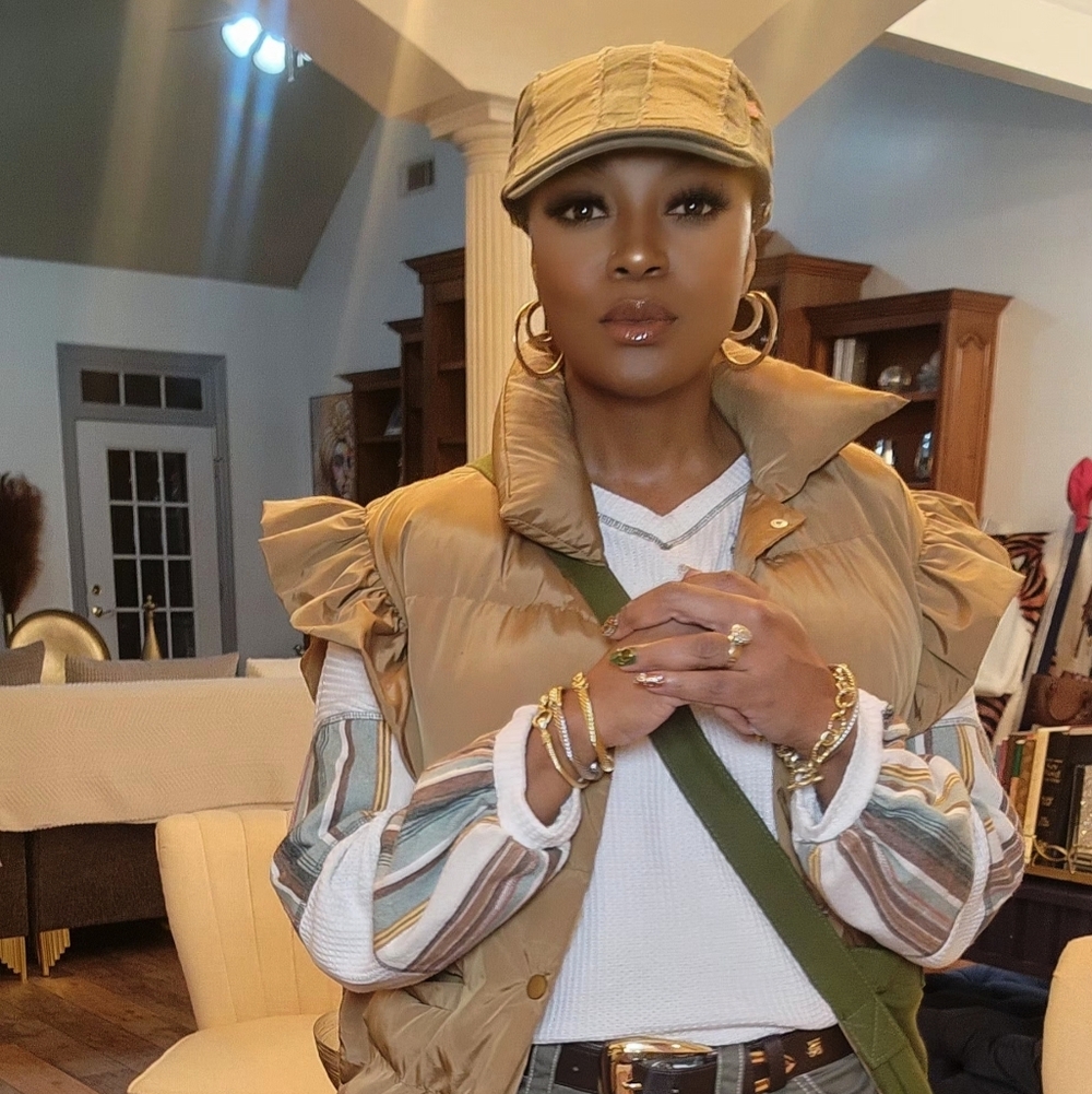 Meet your Posher, Chiquita